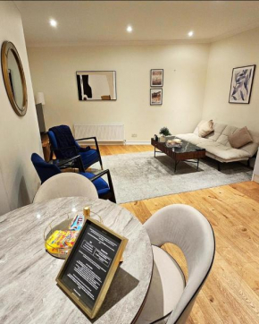 Luxury Suite in Central London Near Buckingham Palace, Big Ben and London Eye